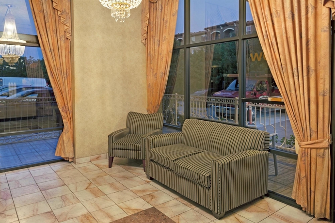 Imagen de los interiores del Hotel Buena Park Inn. Foto 11