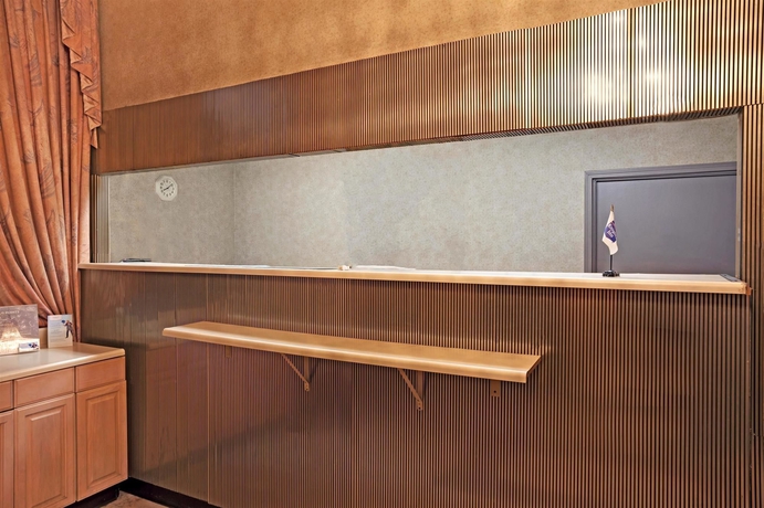 Imagen de los interiores del Hotel Buena Park Inn. Foto 12