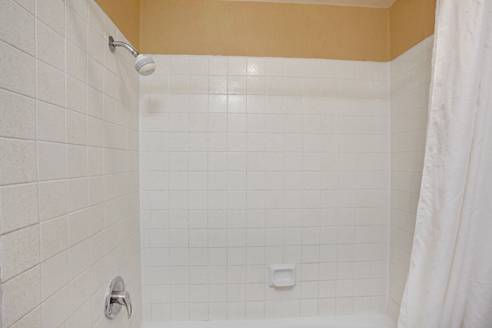 Imagen de la habitación del Hotel Buena Park Inn. Foto 3