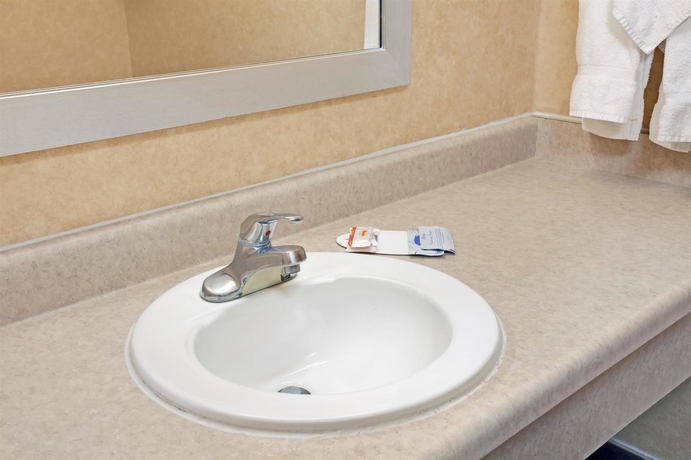 Imagen de la habitación del Hotel Buena Park Inn. Foto 4