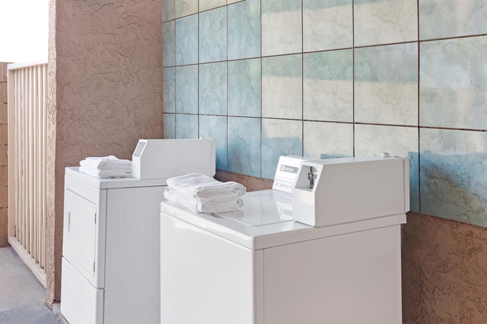 Imagen de los interiores del Hotel Buena Park Inn. Foto 13