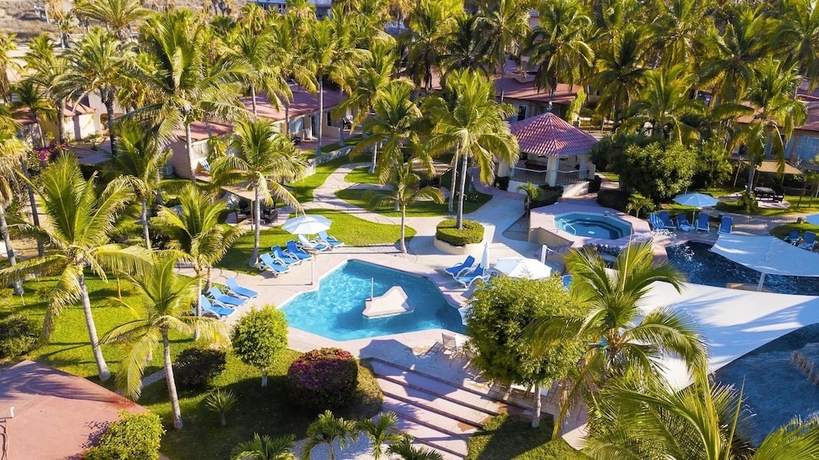 Imagen de la piscina del Hotel Buena Vista Oceanfront and Hot Springs Resort. Foto 12