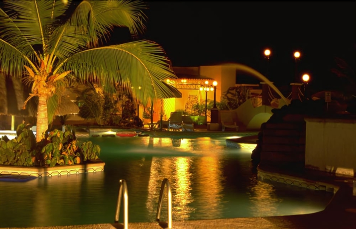 Imagen de la piscina del Hotel Buena Vista Oceanfront and Hot Springs Resort. Foto 13