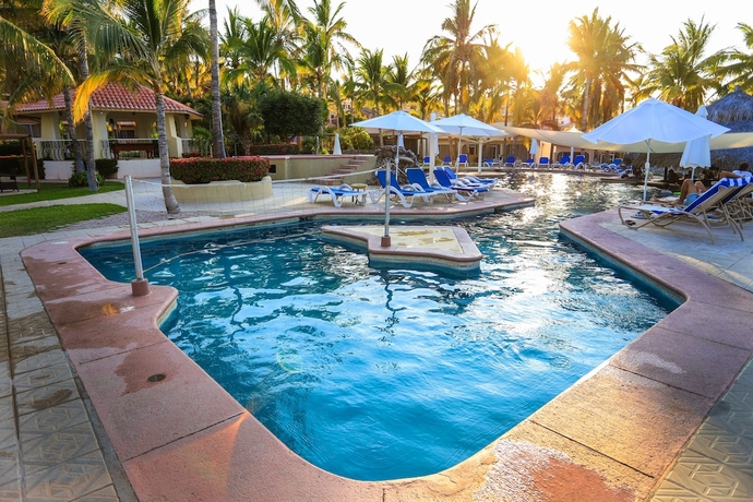 Imagen de la piscina del Hotel Buena Vista Oceanfront and Hot Springs Resort. Foto 17