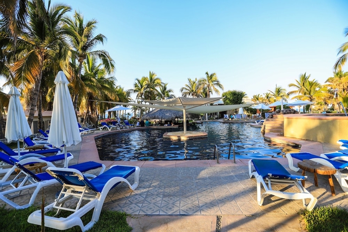 Imagen de la piscina del Hotel Buena Vista Oceanfront and Hot Springs Resort. Foto 19