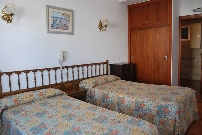 Imagen de la habitación del Hotel Buenavista, Estepona. Foto 4