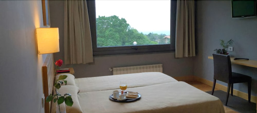 Imagen de la habitación del Hotel Buenavista San Sebastian. Foto 8