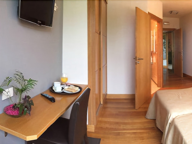 Imagen de la habitación del Hotel Buenavista San Sebastian. Foto 15