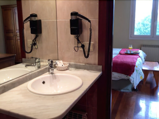 Imagen de la habitación del Hotel Buenavista San Sebastian. Foto 18