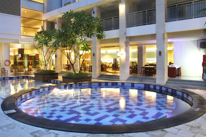 Imagen de la piscina del Hotel Bueno Colombo Hotel. Foto 19