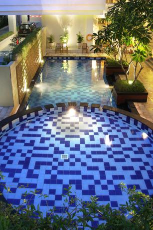 Imagen de la piscina del Hotel Bueno Colombo Hotel. Foto 20