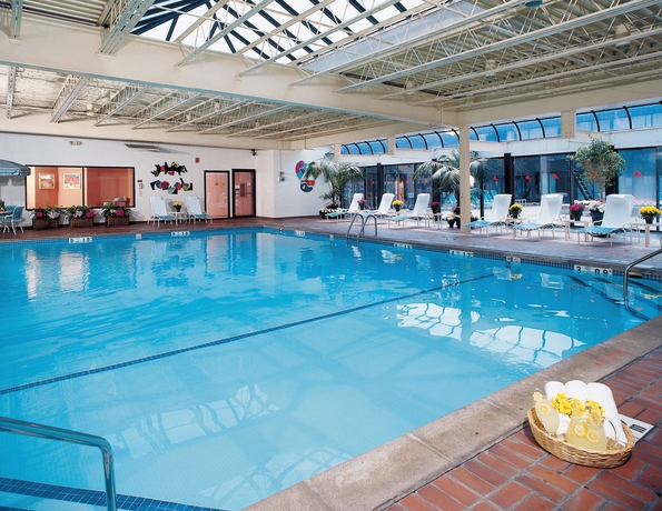 Imagen de la piscina del Hotel Buffalo Grand Hotel. Foto 8