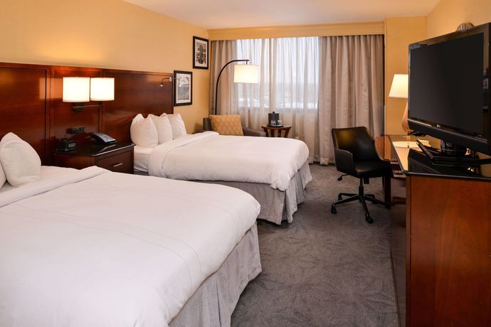 Imagen de la habitación del Hotel Buffalo Marriott Niagara. Foto 2