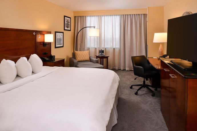 Imagen de la habitación del Hotel Buffalo Marriott Niagara. Foto 3