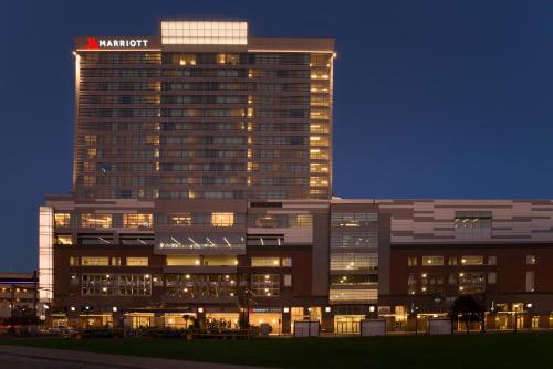 Imagen general del Hotel Buffalo Marriott at LECOM HARBORCENTER. Foto 2