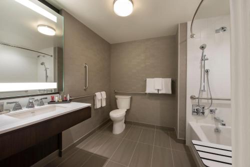 Imagen de la habitación del Hotel Buffalo Marriott at LECOM HARBORCENTER. Foto 6
