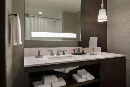 Imagen de la habitación del Hotel Buffalo Marriott at LECOM HARBORCENTER. Foto 7