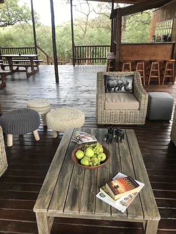 Imagen de los interiores del Hotel Buffalo Rock Tented Camp. Foto 16
