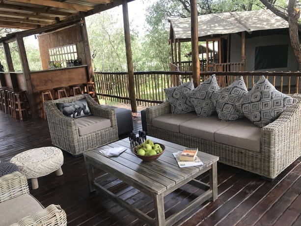 Imagen de los interiores del Hotel Buffalo Rock Tented Camp. Foto 17