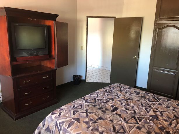 Imagen de la habitación del Hotel Bugambilias. Foto 16