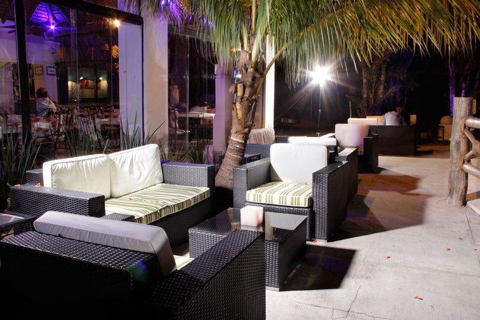 Imagen de los exteriores del Hotel Buganvillas Suites and Spa. Foto 11