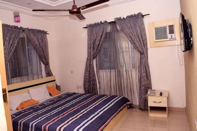 Imagen de la habitación del Hotel Buggatti and Suites. Foto 13