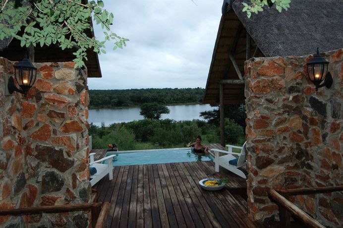 Imagen de los exteriores del Hotel Buhala Lodge. Foto 13