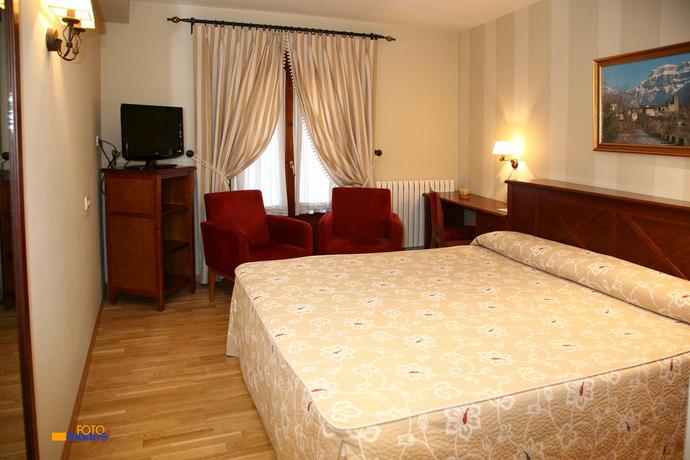 Imagen de la habitación del Hotel Bujaruelo. Foto 4