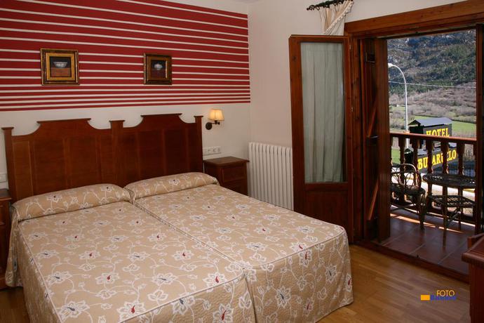 Imagen de la habitación del Hotel Bujaruelo. Foto 5