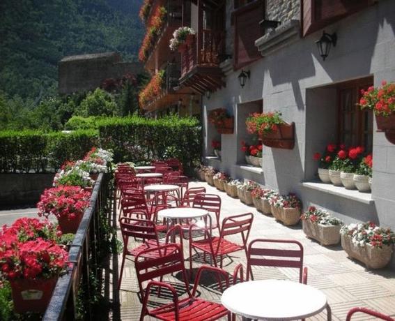 Imagen de los exteriores del Hotel Bujaruelo. Foto 11