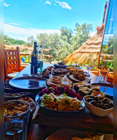 Imagen del bar/restaurante del Hotel Bujtina Ajazi. Foto 5