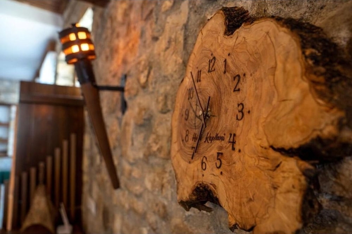 Imagen de los interiores del Hotel Bujtina Kapllani. Foto 19