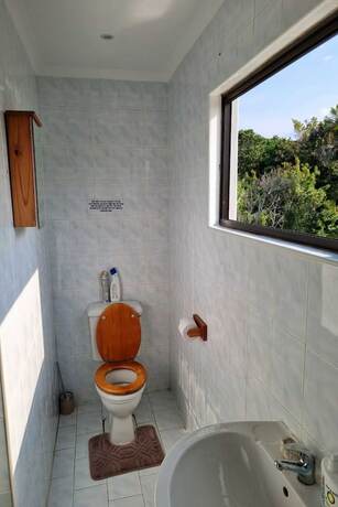 Imagen de la habitación del Hotel Bujumbura Guest House. Foto 17