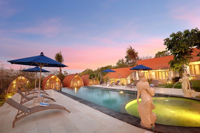 Imagen de la piscina del Hotel Bukal Sari Villas Uluwatu. Foto 32
