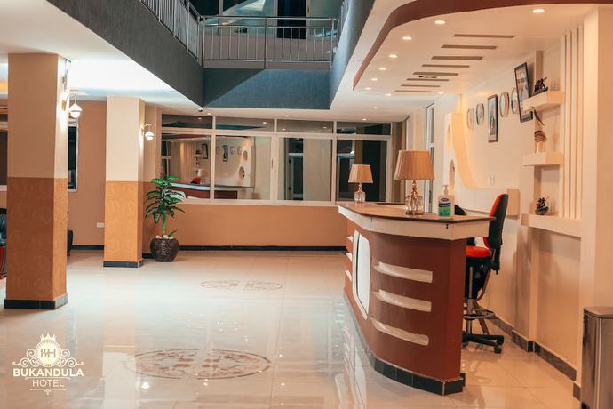 Imagen de los interiores del Hotel Bukandula. Foto 20