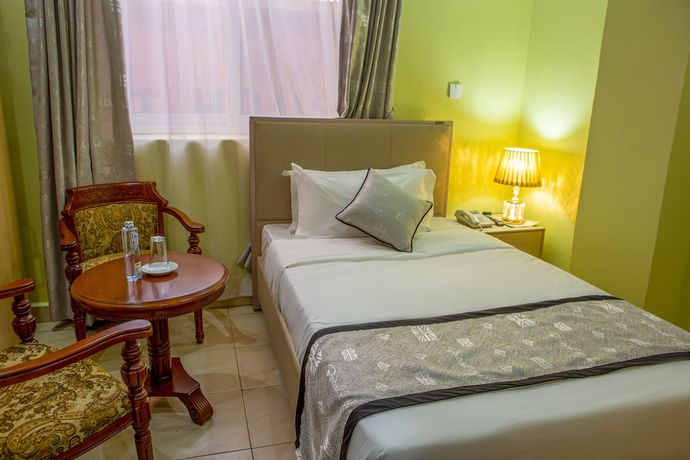 Imagen de la habitación del Hotel Bukandula. Foto 16