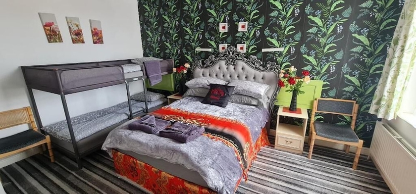 Imagen de la habitación del Hotel Bukhari. Foto 4