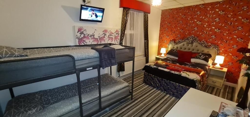 Imagen de la habitación del Hotel Bukhari. Foto 6
