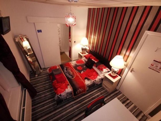 Imagen de la habitación del Hotel Bukhari. Foto 9