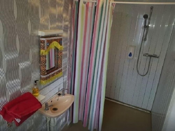 Imagen de la habitación del Hotel Bukhari. Foto 10