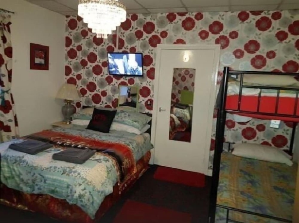 Imagen de la habitación del Hotel Bukhari. Foto 14