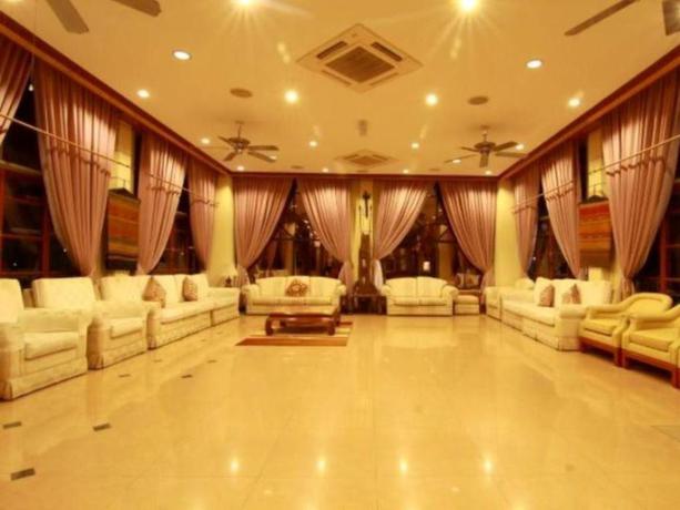 Imagen de los interiores del Hotel Bukit Keluang Beach Resort. Foto 6