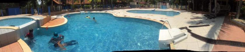 Imagen de la piscina del Hotel Bukit Keluang Beach Resort. Foto 8