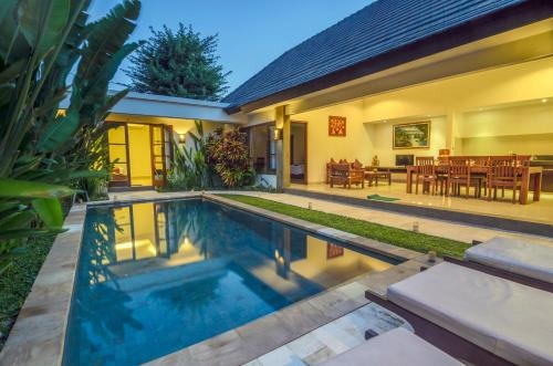 Imagen general del Hotel Bukit Kirana Villas. Foto 1