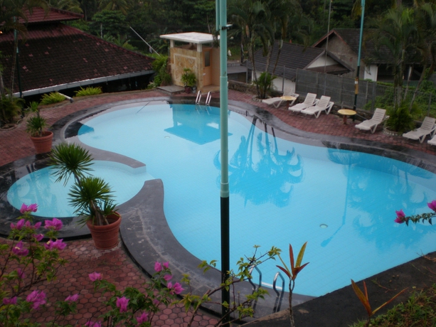 Imagen de la piscina del Hotel Bukit Senggigi. Foto 10