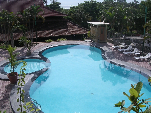 Imagen de la piscina del Hotel Bukit Senggigi. Foto 12