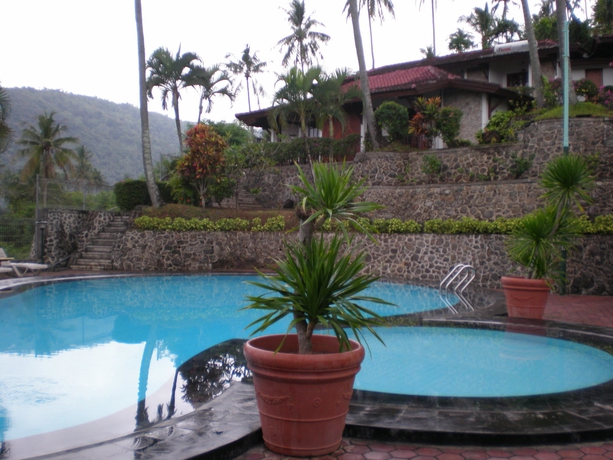 Imagen de la piscina del Hotel Bukit Senggigi. Foto 13