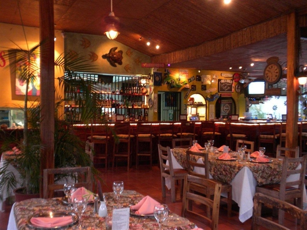 Imagen del bar/restaurante del Hotel Bula Bula. Foto 6