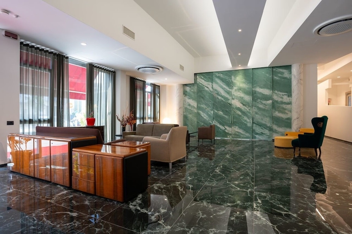 Imagen de los interiores del Hotel Bul&agrave;. Foto 16