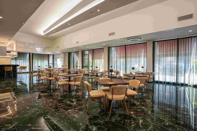 Imagen del bar/restaurante del Hotel Bul&agrave;. Foto 2